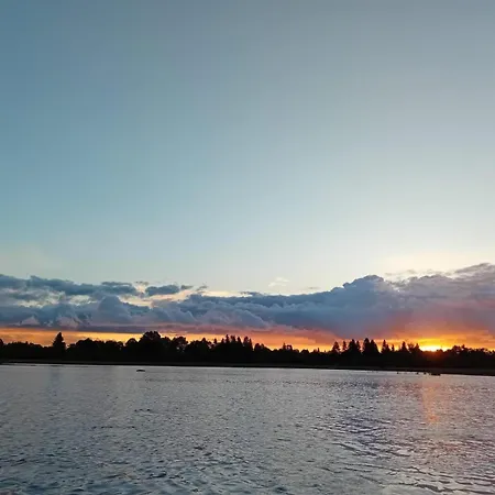 Nyaraló Romantiline Saunamaja Lahe Aeaeres Pädaste