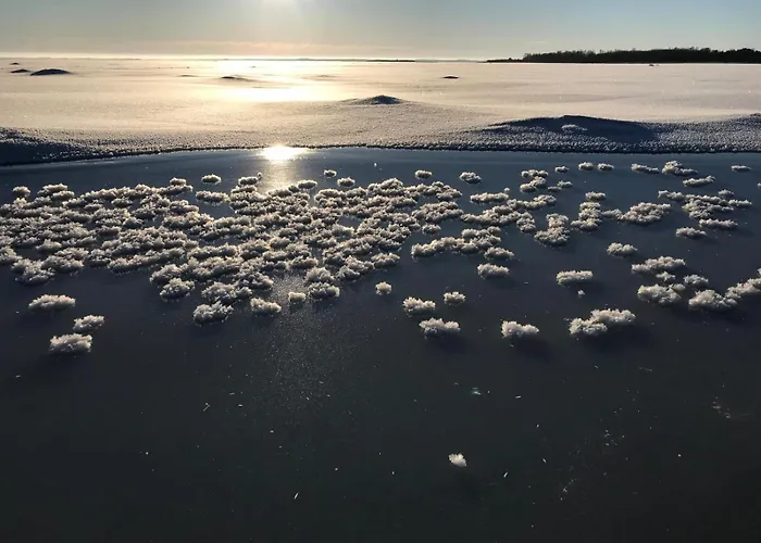 Romantiline Saunamaja Lahe Aeaeres بيت للعطل Pädaste